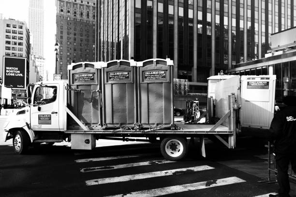 Best Portable toilet rental cost  in Burton, MI